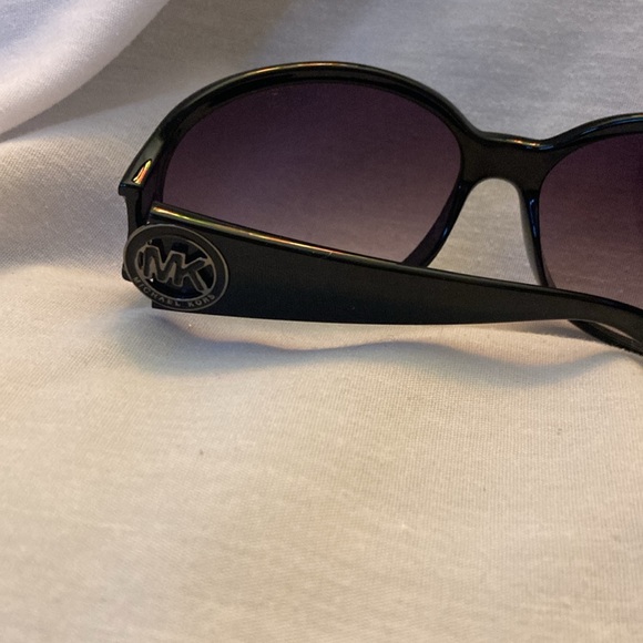 Michael Kors sunglasses - Picture 4 of 5